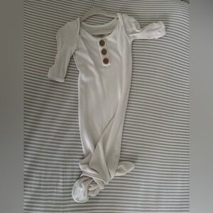 Caden Lane White Waffle Knotted Gown